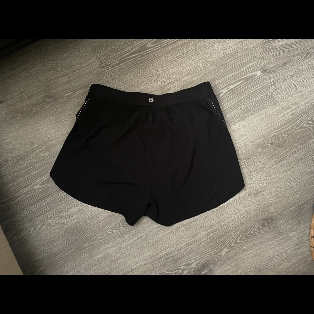 NWOT lululemon women’s running shorts size 6